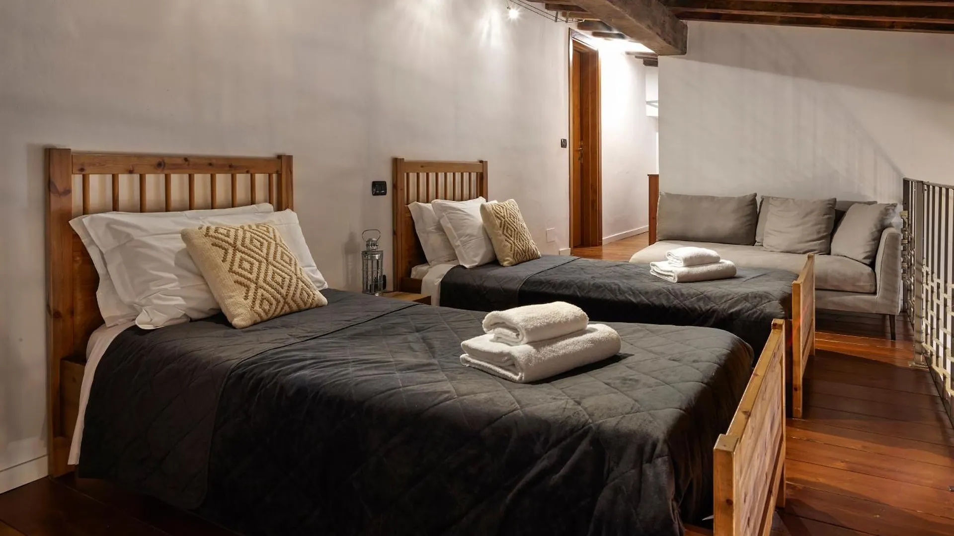Διαμέρισμα One Of A Kind Near The Duomo W/Balcony Palace Apt Φλωρεντία