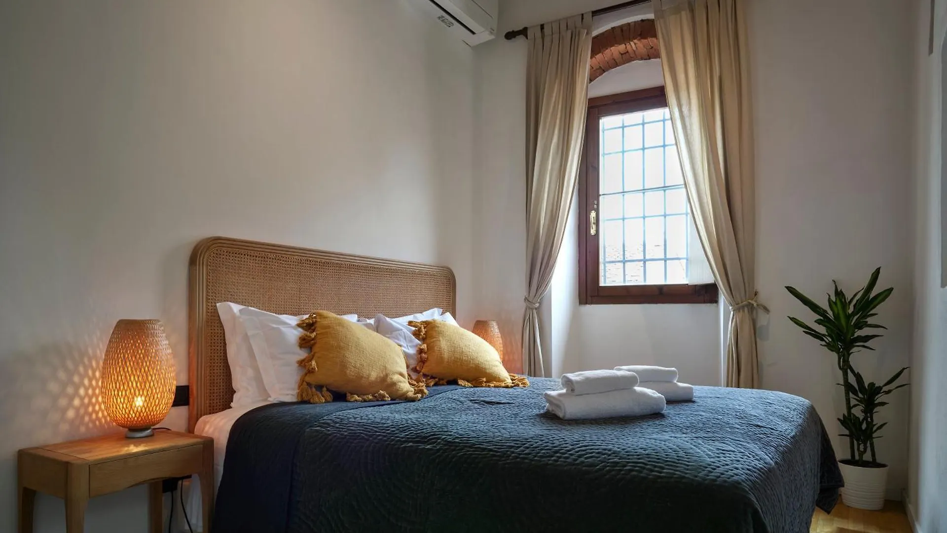 One Of A Kind Near The Duomo W/Balcony Palace Apt Florence