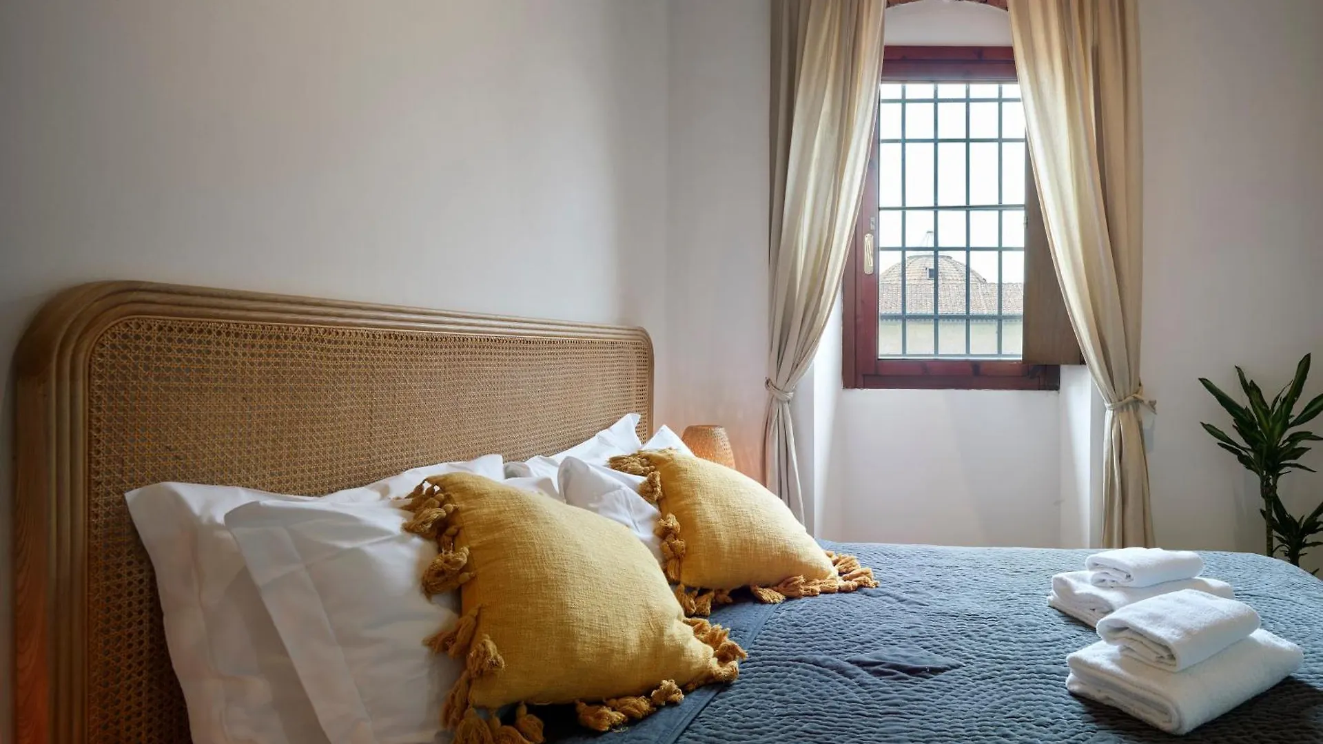 Apartment One Of A Kind Near The Duomo W/Balcony Palace Apt Florence Italy