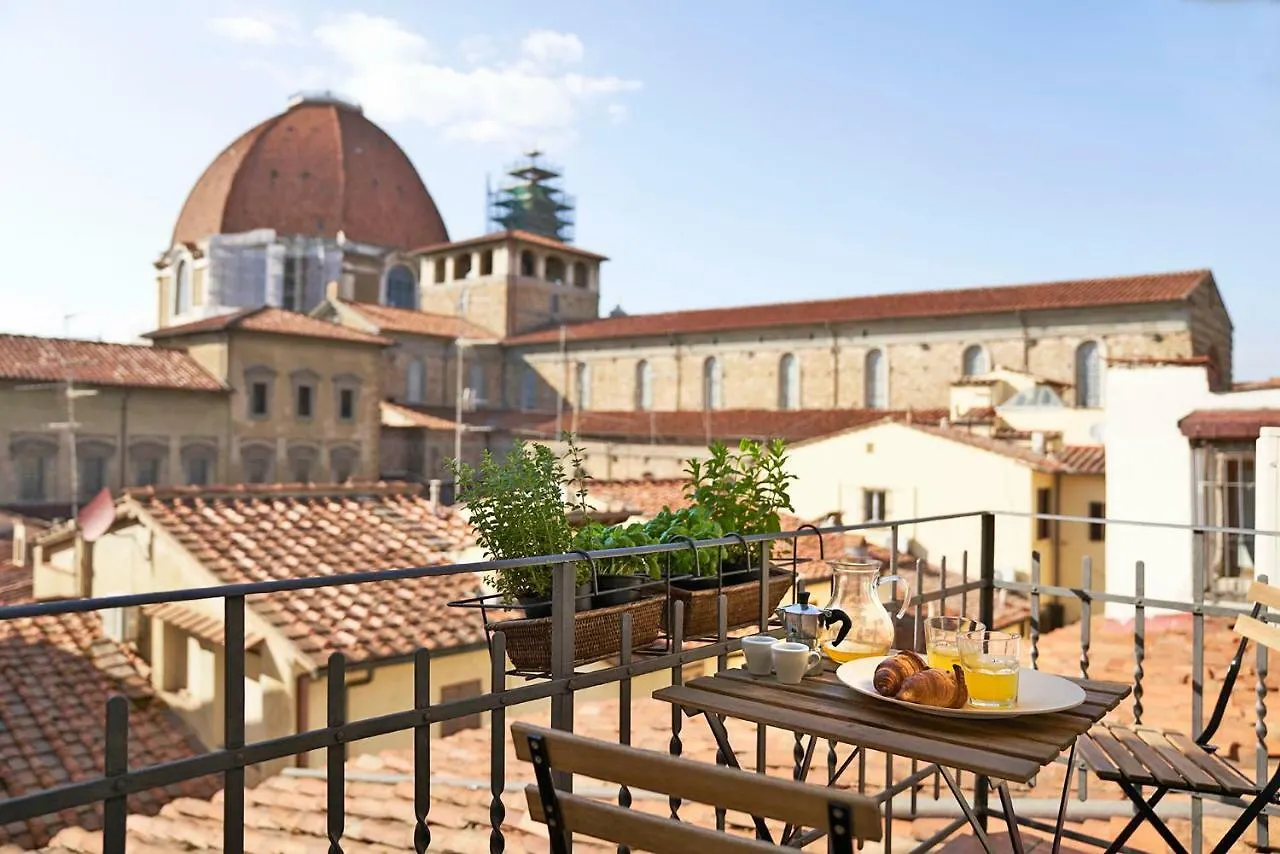One Of A Kind Near The Duomo W/Balcony Palace Apt Florence Italy